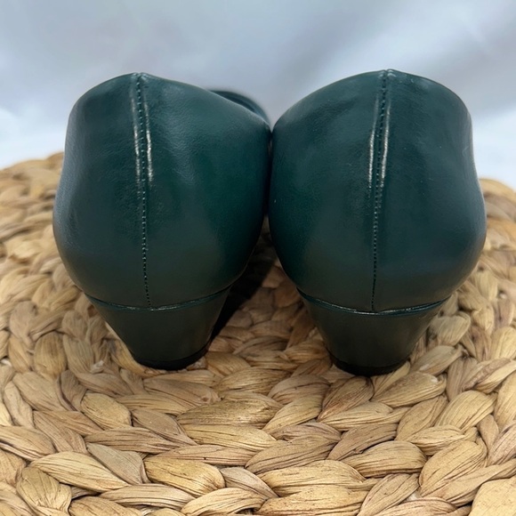 Easy Street Women's Halo Green Round Toe Kitten Heels Shoes - Picture 4 of 8